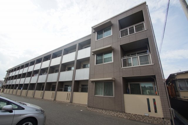 建物外観　鈴木町駅徒歩8分のマンションです
