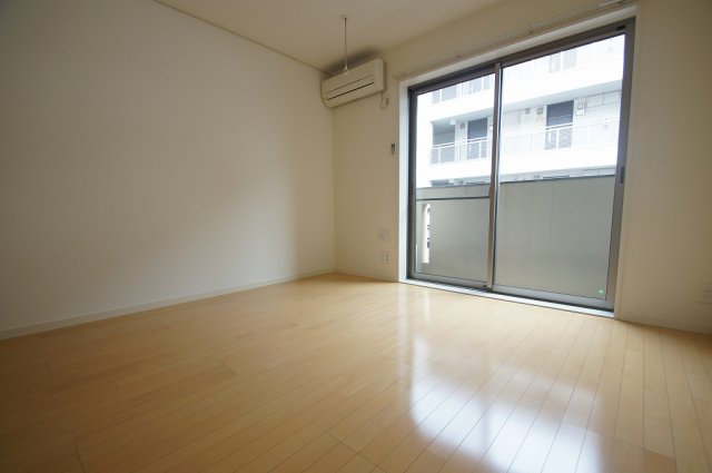 居室・リビング　南向きのお部屋です