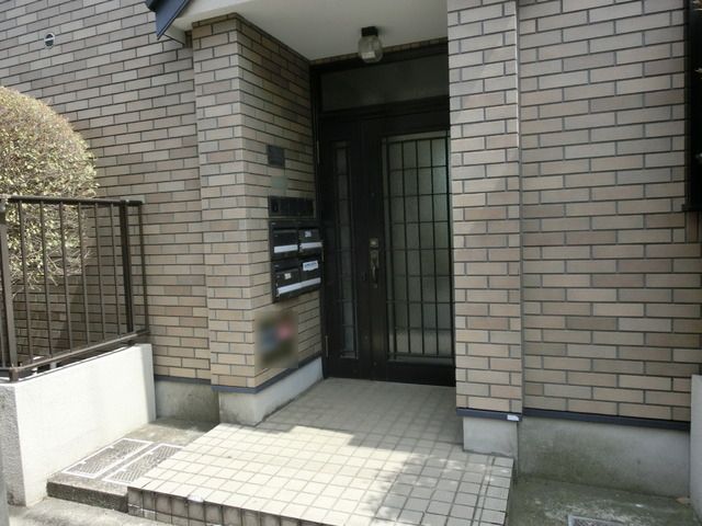 エントランス　★安心のオートロック付のエントランスです★