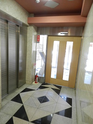 ロビー　※類似号室の写真となります。