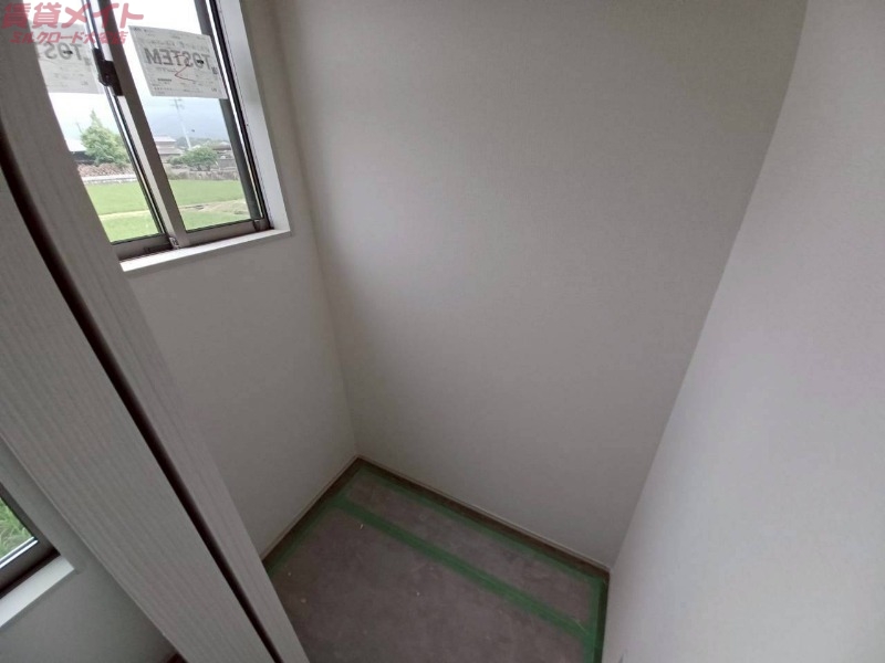 バルコニー　同型建設中の写真です