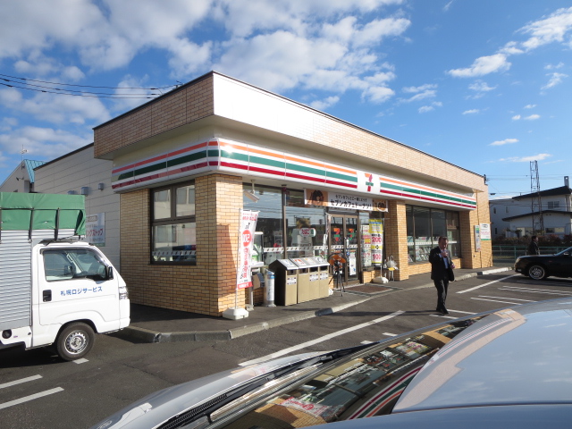コンビニ　セブンイレブン 北見北進町店（コンビニ）まで493m