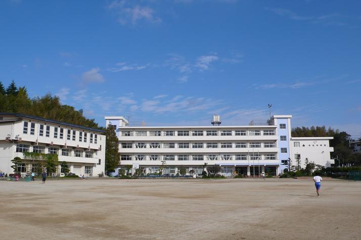 中学校　我孫子市立布佐中学校（中学校）まで683m