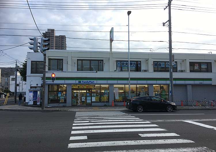 コンビニ　ファミリーマート東札幌6条店（コンビニ）まで532m