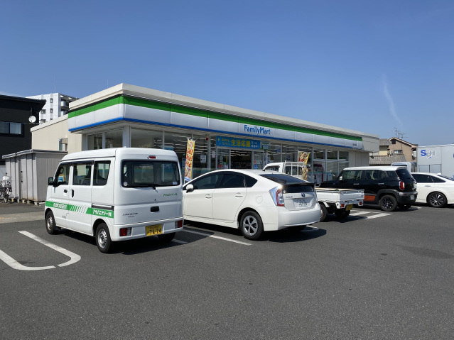 コンビニ　ファミリーマート岡山万倍店（コンビニ）まで430m