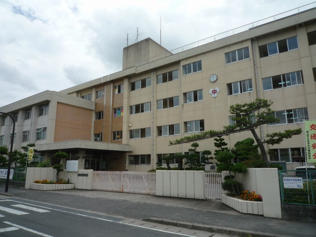 中学校　岡山市立芳田中学校（中学校）まで891m