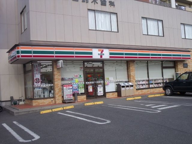 コンビニ　セブンイレブン（コンビニ）まで800m