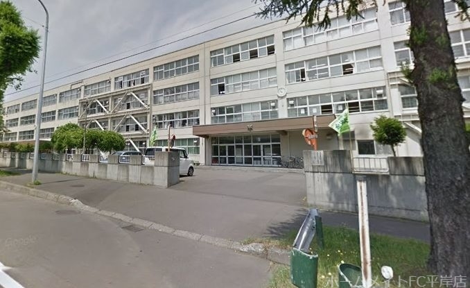 中学校　札幌市立月寒中学校（中学校）まで767m