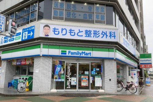 コンビニ　ファミリーマート 布施広小路店（コンビニ）まで81m