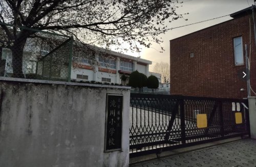 小学校　名古屋市立滝川小学校（小学校）まで907m