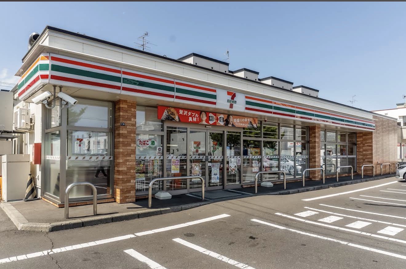 コンビニ　セブンイレブン札幌北35条東店（コンビニ）まで406m