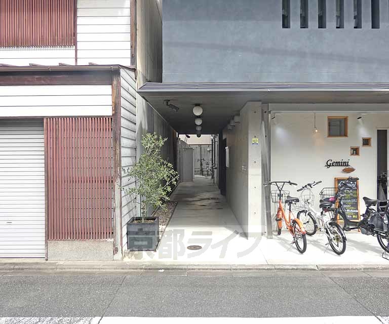 その他共有部分　建物入口です。