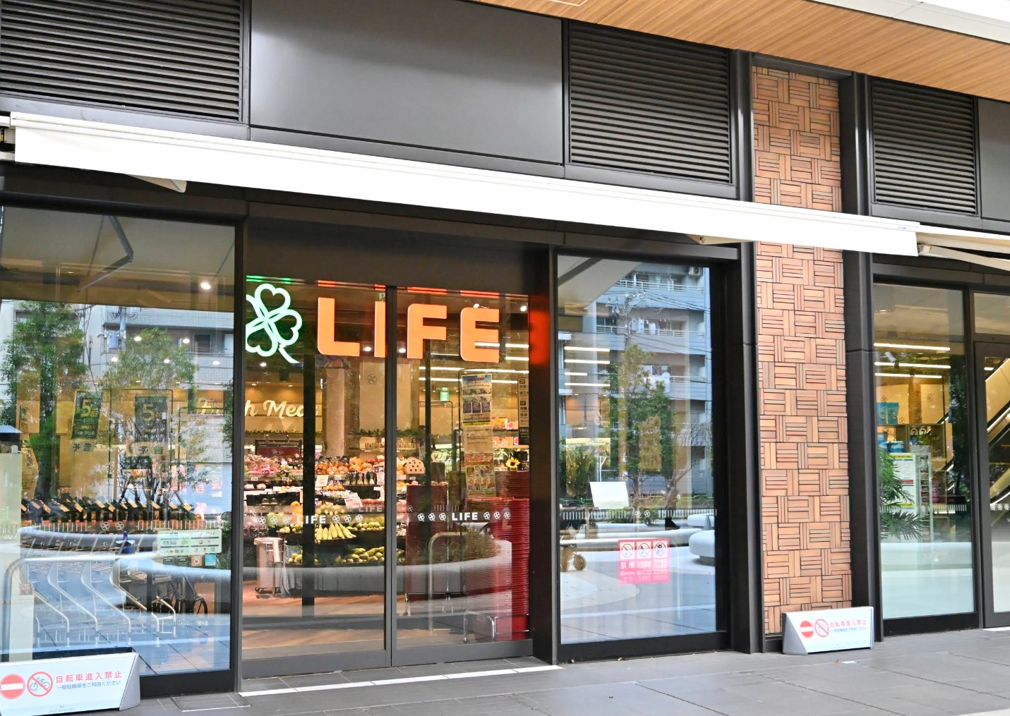 スーパー　ライフ勝どきミッド店（スーパー）まで114m