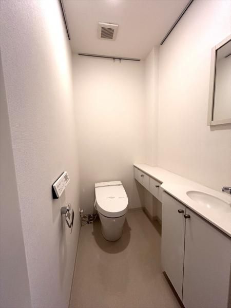 都営三田線 三田駅 徒歩3分 25階建 築26年のトイレ写真