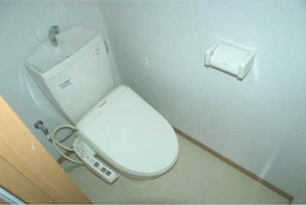 阪神本線 尼崎駅 徒歩6分 9階建 築15年のトイレ写真