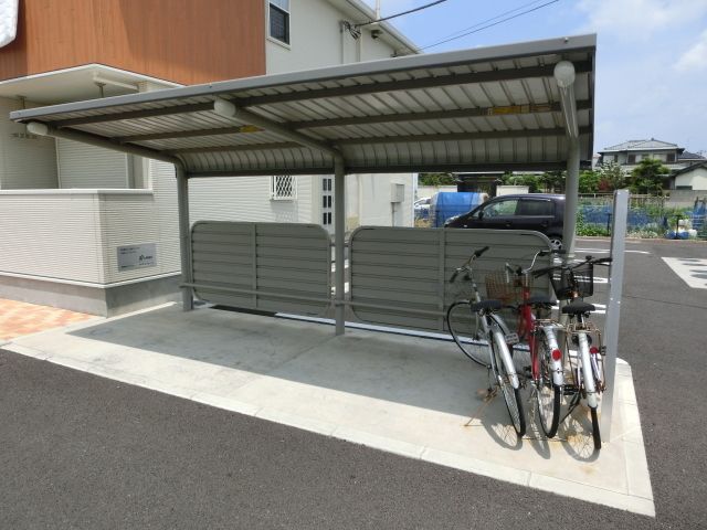 その他共有部分　屋根付きの駐輪場です。