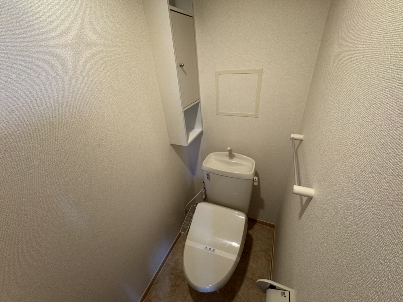 ＪＲ山陽本線 大久保駅 徒歩18分 4階建 築18年のトイレ写真