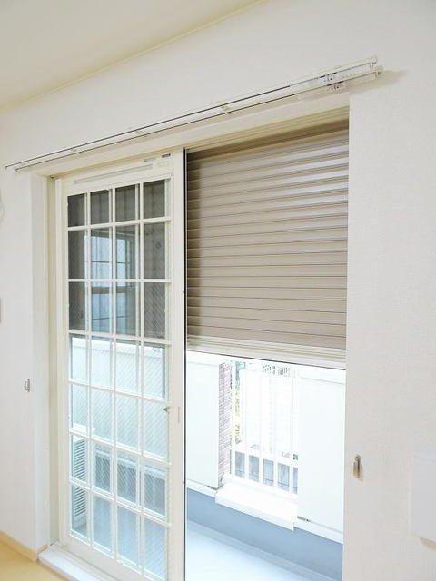 その他　シャッター付き