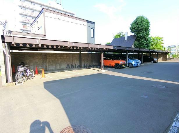 駐車場　駐車場