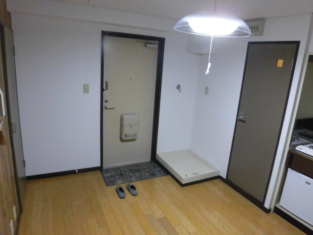 居室・リビング　きれいなフローリングのお部屋です