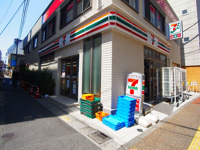コンビニ　セブンイレブン北千住西口店（コンビニ）まで367m