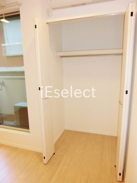 収納　奥行きのあるクローゼットです。
