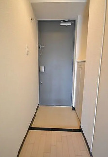 玄関　写真は同タイプ住居です