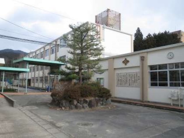 小学校　京都市立岩倉北小学校（小学校）まで695m