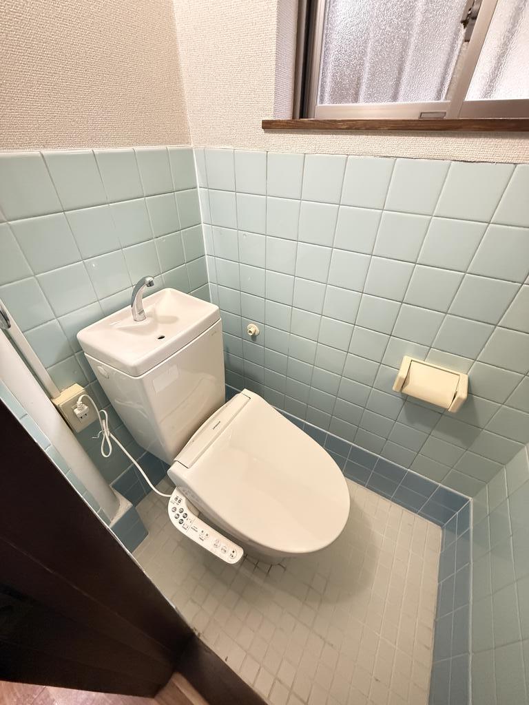 下山手通7丁目貸家Bのトイレ写真
