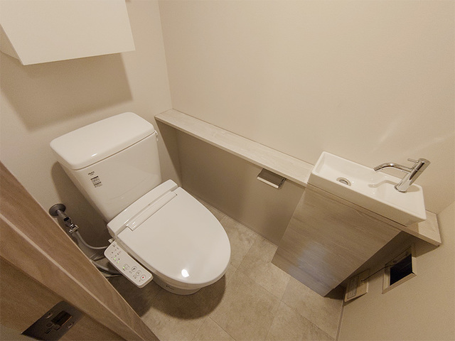 トイレ　※写真は同タイプ住戸です。