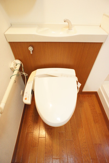 小田急線 成城学園前駅 徒歩2分 2階建 築22年のトイレ写真