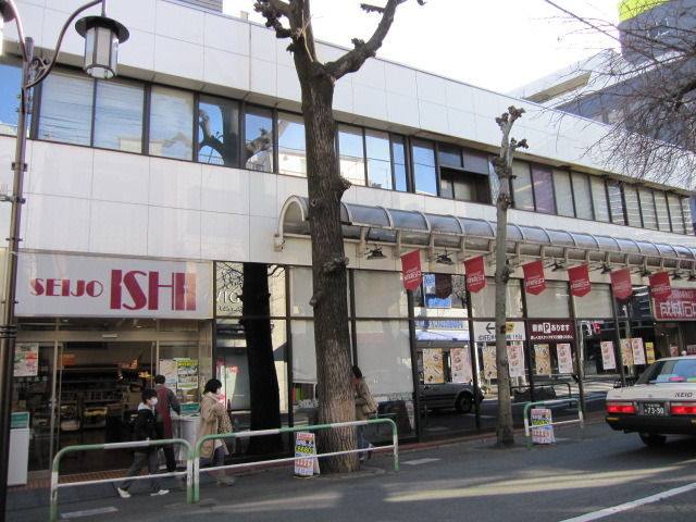 小田急線 成城学園前駅 徒歩2分 2階建 築22年の周辺写真