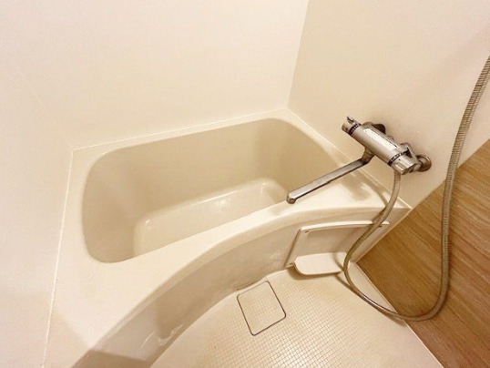 バス・シャワールーム　同物件別部屋反転写真