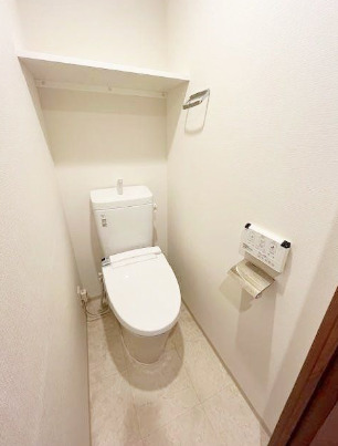 トイレ　同物件別部屋反転写真