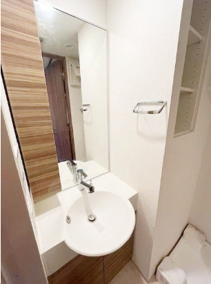 洗面設備　同物件別部屋反転写真