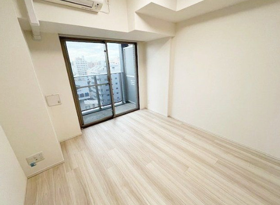 居室・リビング　同物件別部屋反転写真