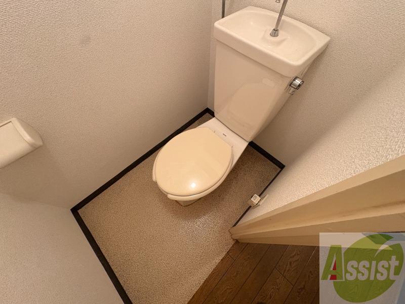 地下鉄東西線 西１８丁目駅 徒歩8分 4階建 築37年のトイレ写真