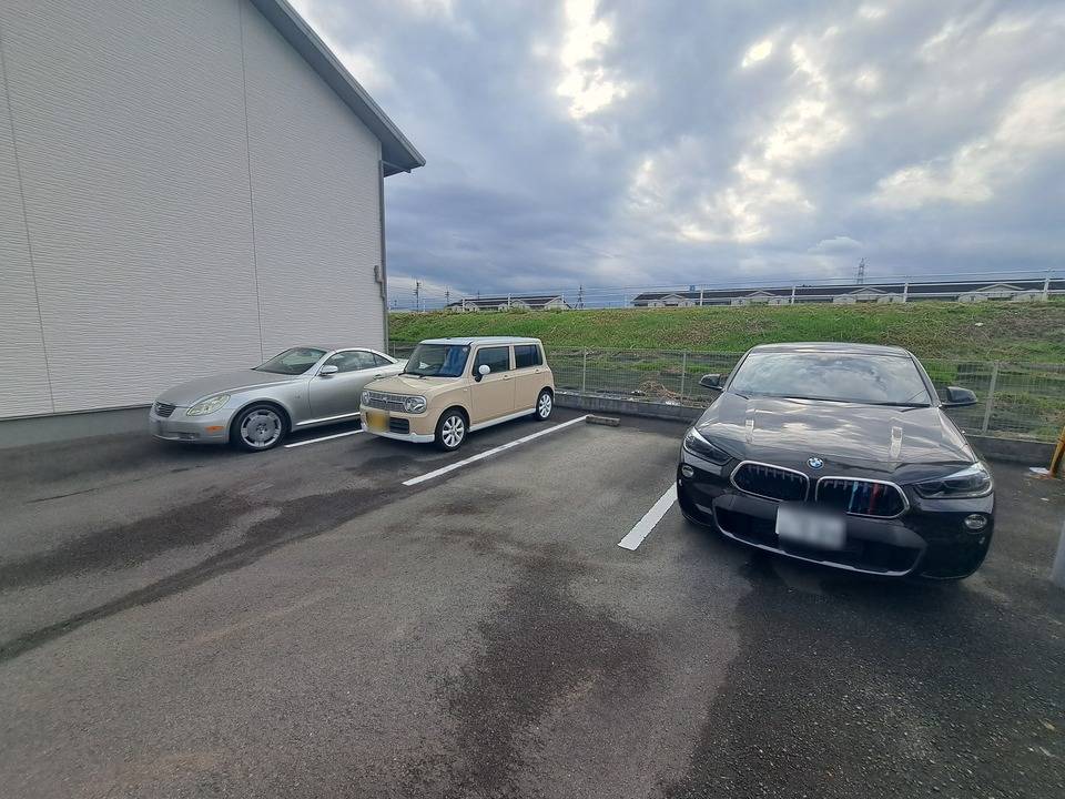 駐車場　駐車場