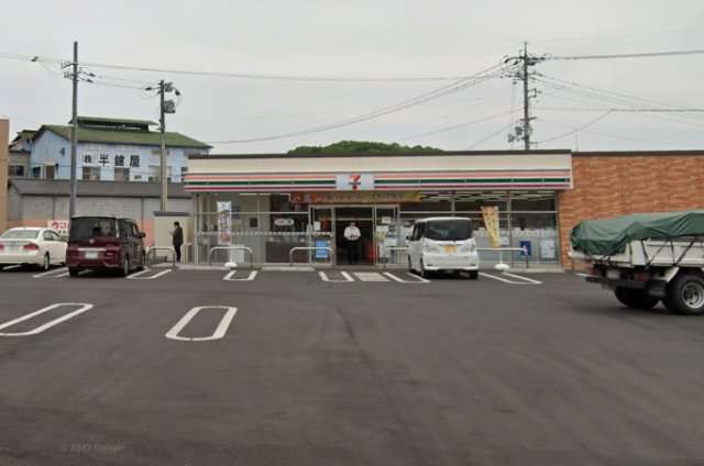 コンビニ　セブン－イレブン　津山川崎店（コンビニ）まで646m