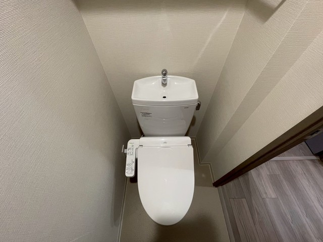 ＪＲ大阪環状線 寺田町駅 徒歩4分 15階建 築2年のトイレ写真