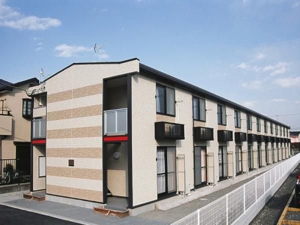 小田急小田原線 本厚木駅 バス乗車時間：16分 最寄りバス停で下車 徒歩5分 築20年