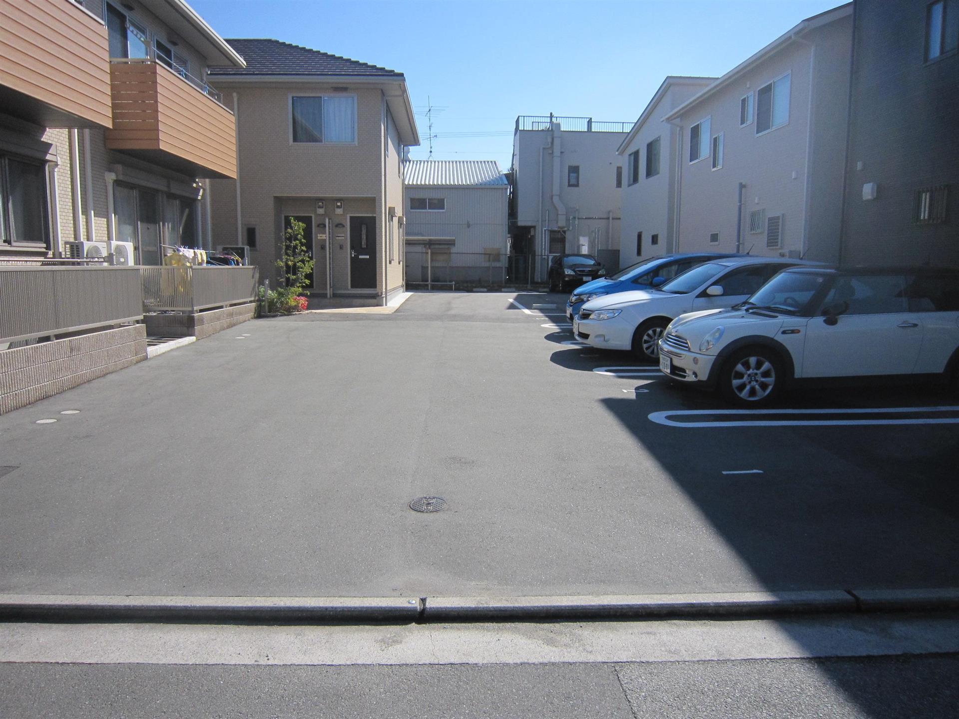 駐車場　■駐車場
