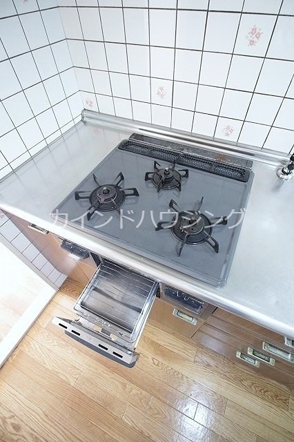 その他設備　三口コンロ