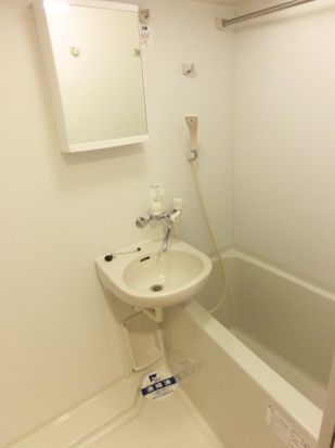 バス・シャワールーム　※別部屋参考画像
