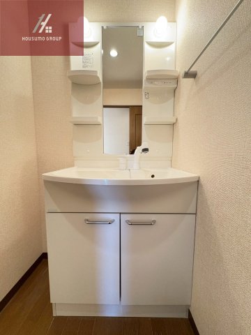 洗面設備　同施工会社・同型モデルの室内です。（参考写真・イメージ写真）
