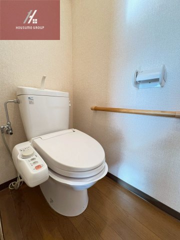 トイレ　同施工会社・同型モデルの室内です。（参考写真・イメージ写真）