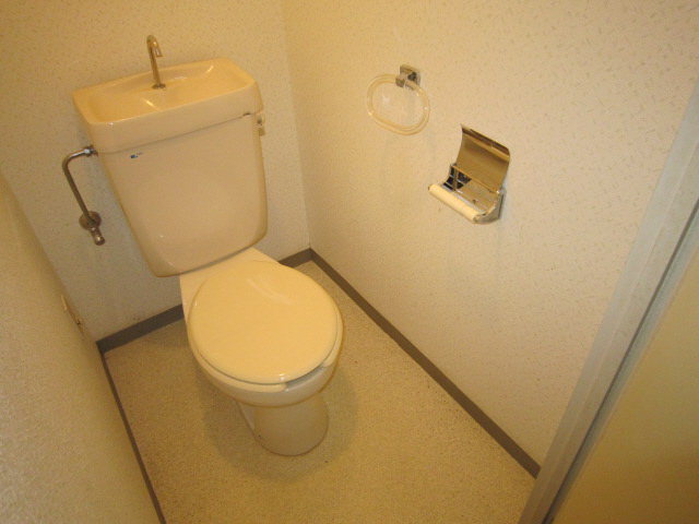 トイレ　この写真は同マンションの他のお部屋のものです
