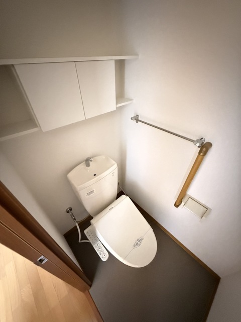 小田急線 柿生駅 徒歩5分 3階建 築17年のトイレ写真