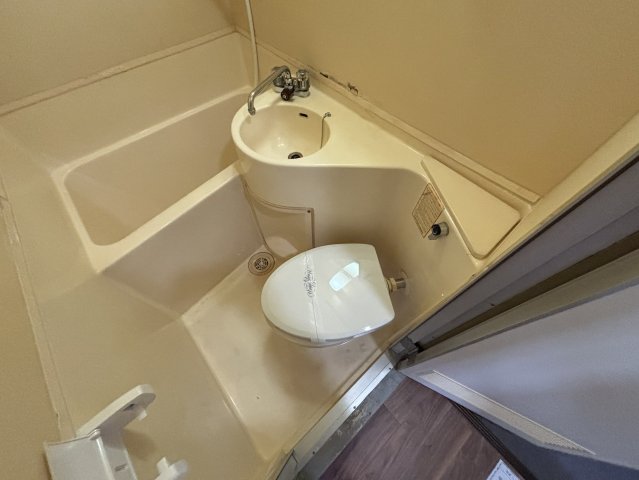 阪神本線 姫島駅 徒歩5分 3階建 築40年のトイレ写真