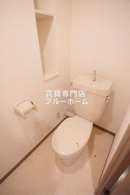 南海本線 堺駅 徒歩14分 15階建 築29年のトイレ写真